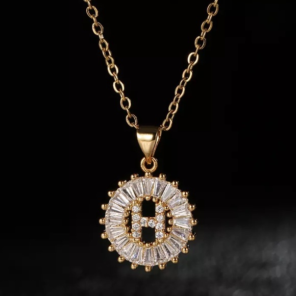 Gold Initial Crystal Sparkly Pendant Necklace A-Z - Picture 8 of 8
